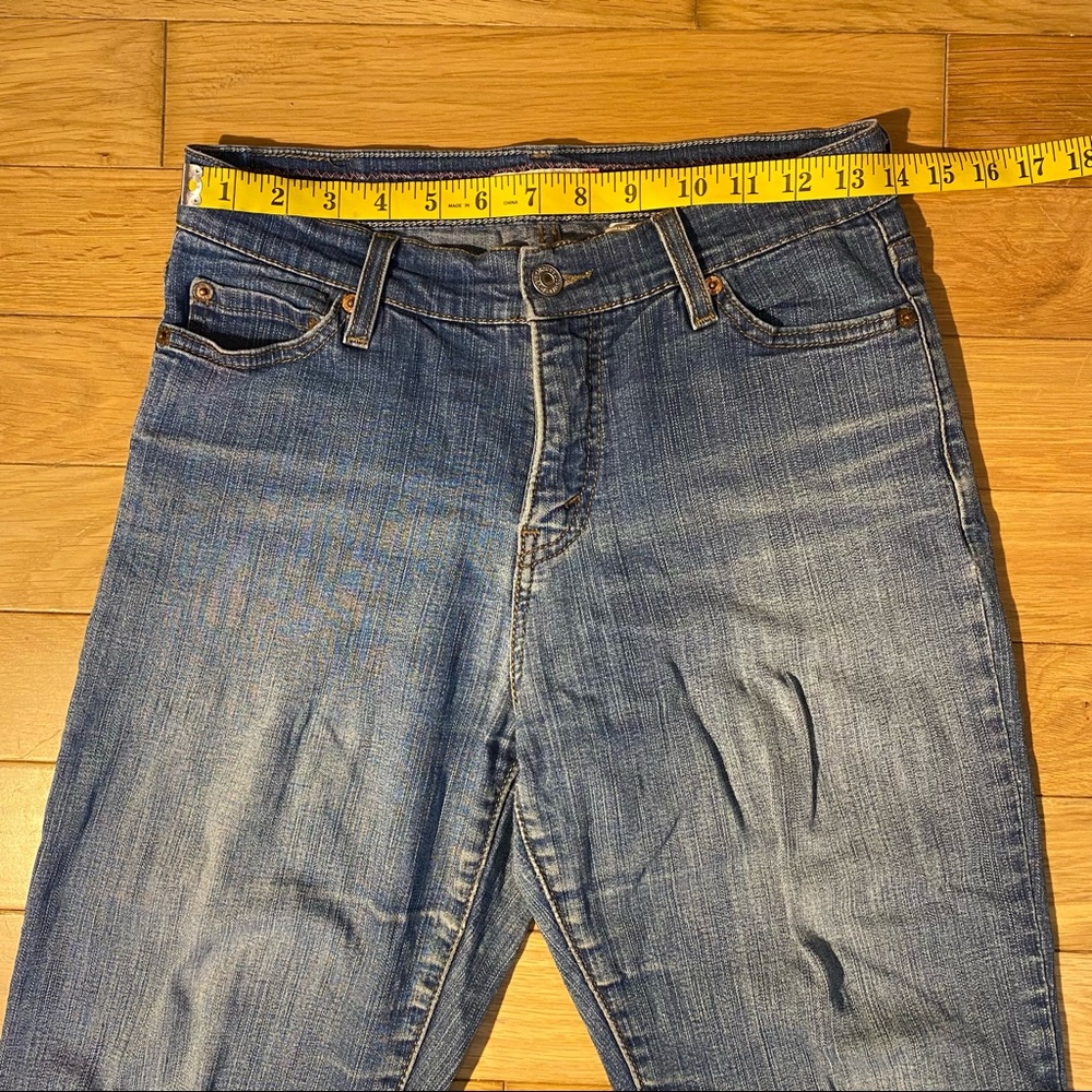 Levi’s 548 Perfectly Slimming Capri Cropped Jeans size 8 in medium wash - Picture 11 of 14